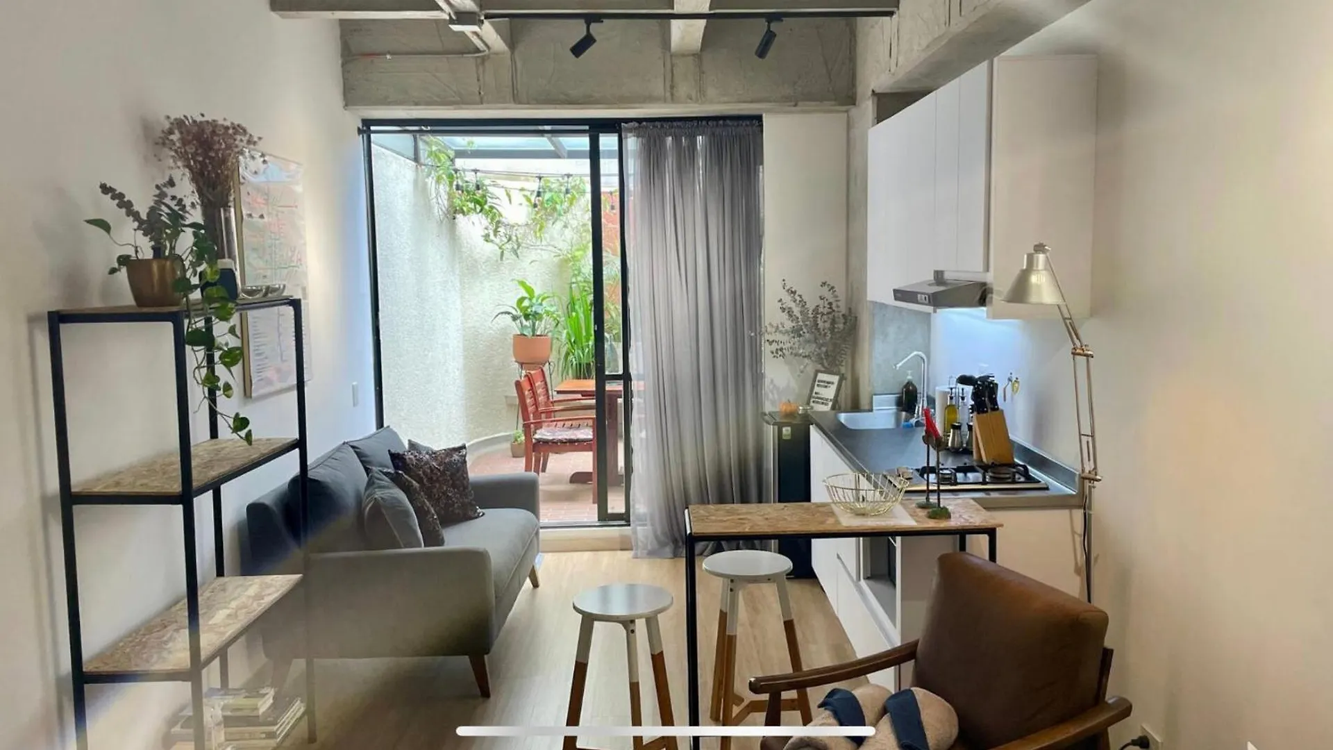 Loft - Patio Privado - Primer Parque Laureles Medellin Apartment